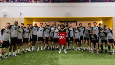 محمد صلاح يحتفل بـ200 هدف مع ليفربول بقميص خاص فى مران الريدز