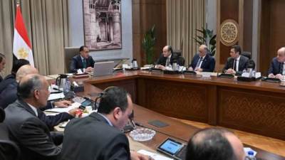 مدبولي يلتقى زعيم الأغلبية ورئيسي لجنتي الصناعة والمشروعات المتوسطة والصغيرة ومتناهية الصغر