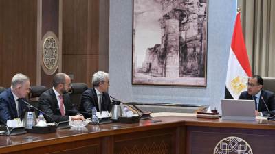 رئيس الوزراء يستعرض البرنامج الزمني لمشروع جديد للهيدروجين الأخضر