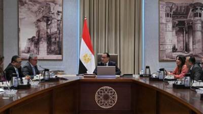 رئيس الوزراء يتابع الموقف التنفيذي لمشروعات الهيئة الاقتصادية لقناة السويس