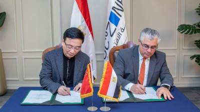 اقتصادية قناة السويس توقع عقد مشروع شركة هينيواى الصينية في منطقة القنطرة غرب