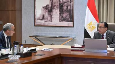 رئيس الوزراء يتابع مع وزير التموين تنفيذ قرارات ضبط الأسواق ومشروع الصوامع