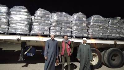 تسليم 20 طن سلع غذائية من الأوقاف المصرية لأهالي غزة