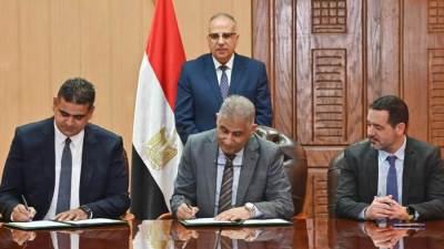 سويلم يشهد توقيع تفاهم بين وزارة الري وشركة السويدي الوطنية وشركة روبيكون واتر استراليا