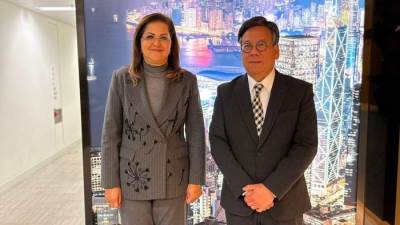 وزيرة التخطيط تدعو وزير التجارة والتنمية الاقتصادية بهونج كونج لزيارة مصر