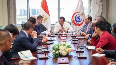 وزير الصحة يناقش مقترحات تنفيذ المنشآت الذكية ضمن مشروع "المدينة الطبية للمستشفيات والمعاهد التعليمية"