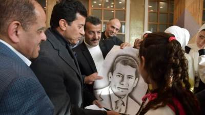 وزير الرياضة يفتتح عدد من المنشآت داخل نادي جزيرة الورد ويتفقد ورش العمل والمعارض