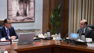 رئيس الوزراء يتابع مع رئيس هيئة الرقابة المالية جهود تطوير وتنمية القطاع المالي غير المصرفي