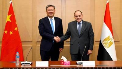 وزير التجارة والصناعة يستقبل نظيره الصيني بمقر الوزارة بالعاصمة الإدارية الجديدة