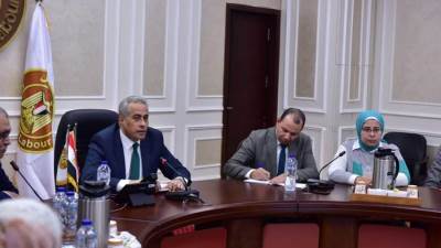 وزير العمل يُسلم الدفعة الأولى من "الرخص الدائمة" لمراكز تدريب مهني
