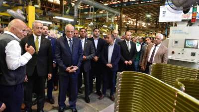 وزير العمل يختتم جولته في الجيزة بجولة في "ميراكو"