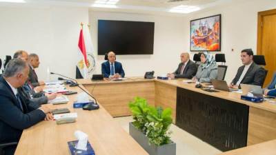 سويلم يتابع موقف أعمال تأهيل الترع خاصة ضمن مراكز مبادرة "حياه كريمة"