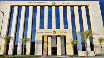 العمل: أطلق "مهني 2030" لتنمية المهارات..وإفتتح "وحدة توجيه ما قبل المُغادرة"