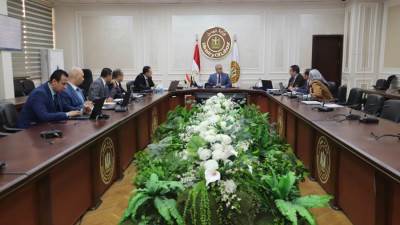 وزير العمل يترأس إجتماع اللجنة المُختصة بصياغة الملاحظات الواردة من ممثلى أصحاب الأعمال