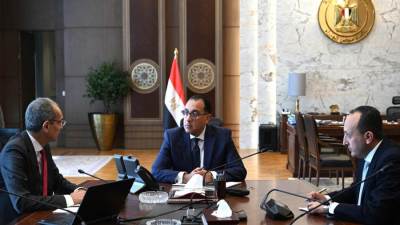 رئيس الوزراء يتابع مع وزير الاتصالات مستجدات بعض مشروعات الوزارة