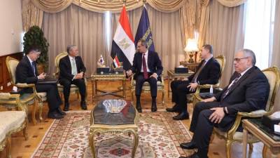 وزير الاتصالات يبحث مع سفير كوريا الجنوبية لدى مصر التوسع فى التعاون فى مجالات التحول الرقمى