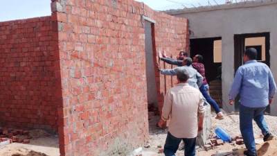 حملات لإزالة مخالفات بناء وإشغالات بعدة مناطق بمدينة بدر