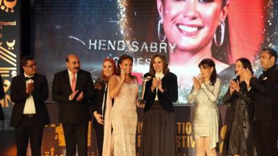 نيفين الكيلاني: المهرجان وضع لنفسه مكانًا ومكانة بين المهرجانات التي تحتفي بالمرأة كموضوع للفن والإبداع