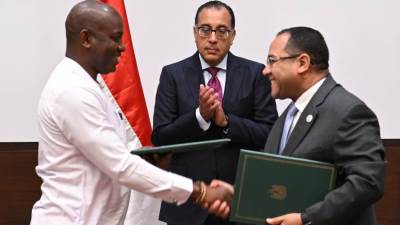 رئيس الوزراء يشهد توقيع مذكرة تفاهم مع وزارة الإدارة العامة فى سيراليون