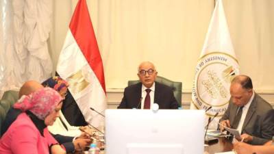 وزير التعليم يعقد اجتماعا مع مديري المديريات التعليمية لمتابعة امتحانات نهاية العام الدراسي للشهادة الإعدادية