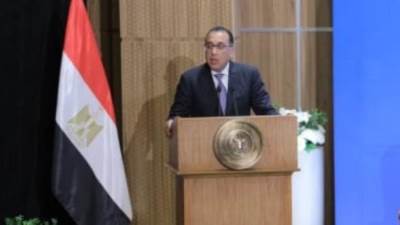 رئيس الوزراء: غلق المحلات التجارية 10 مساء باستثناء السوبر ماركت