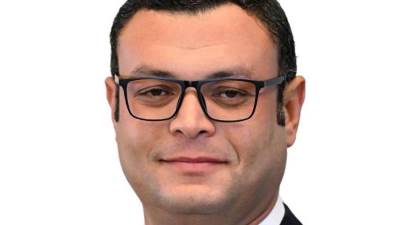 وزير الإسكان: إزالة مخالفات بناء وغلق أنشطة مخالفة بأراض وفيلات بالقاهرة الجديدة