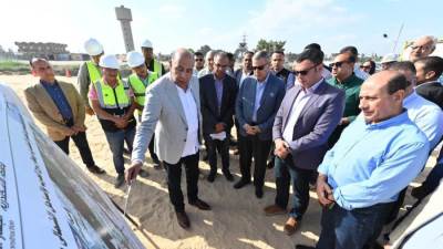 وزير الإسكان ومحافظ الإسكندرية يتفقدان مشروع إنشاء القوس الغربى لمحور اللواء عمر سليمان "الطريق الدائرى لمحافظة الإسكندرية"