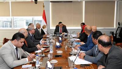 وزير الإسكان يتابع الموقف التنفيذي لمشروعات المرافق والطرق والإسكان بمدينة القاهرة الجديدة