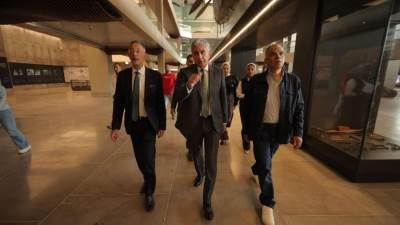 قبل أيام من الافتتاح الرسمي للمتحف المصري الكبير.. استعدادات مكثفة تسير على قدم وساق داخل المتحف تمهيداً للافتتاح المرتقب